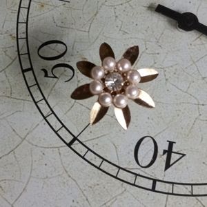 VINTAGE 1” Brooch Starburst Gold Tone Metal & Pearl Bead